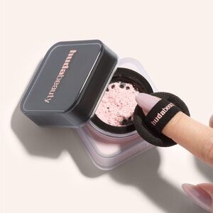 ⭐️ 3 for $45 ⭐️ Huda Beauty “Baby Bake” Mini Easy Bake Loose Powder